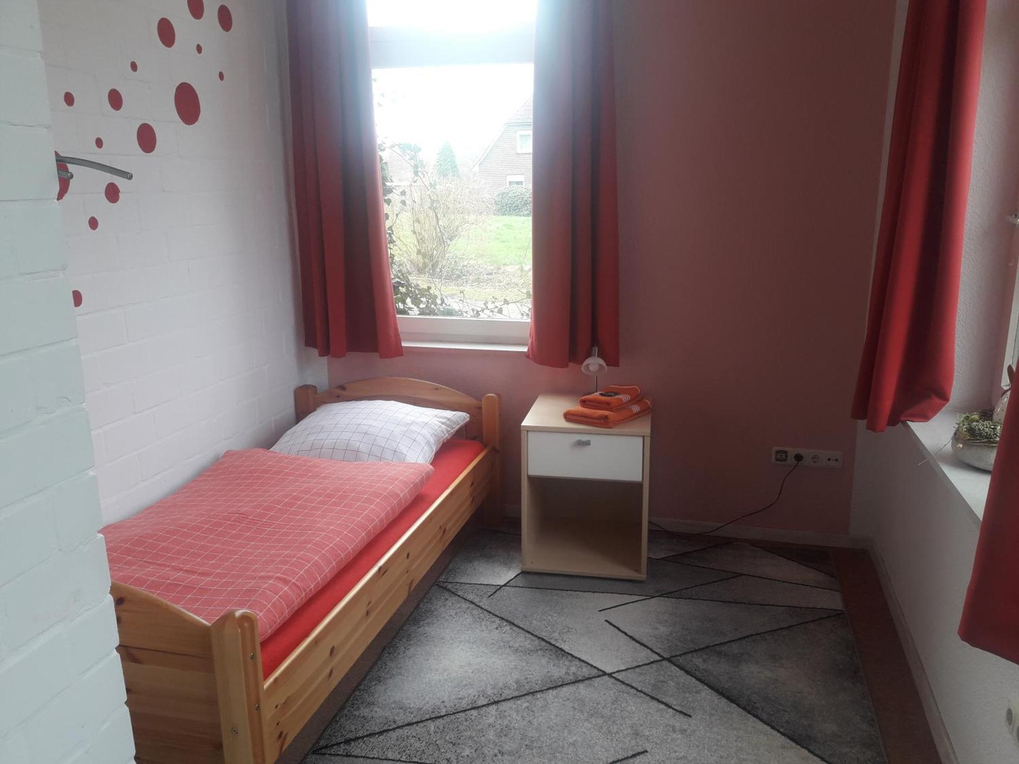 Das Haus Mit Der Roten Telefonzelle Apen Buitenkant foto